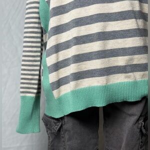 Olive & Oak Green and Gray Crewneck Sweater soft grunge skater indie